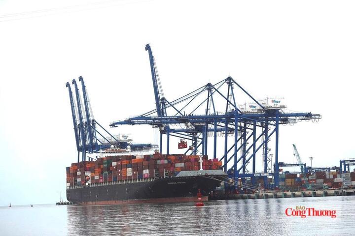 Tổng kim ngạch xuất nhập khẩu đạt 659,58 tỷ USD, tăng 28,1% so với cùng kỳ; trong đó xuất khẩu đạt 319,53 tỷ USD, tăng 21,7%.