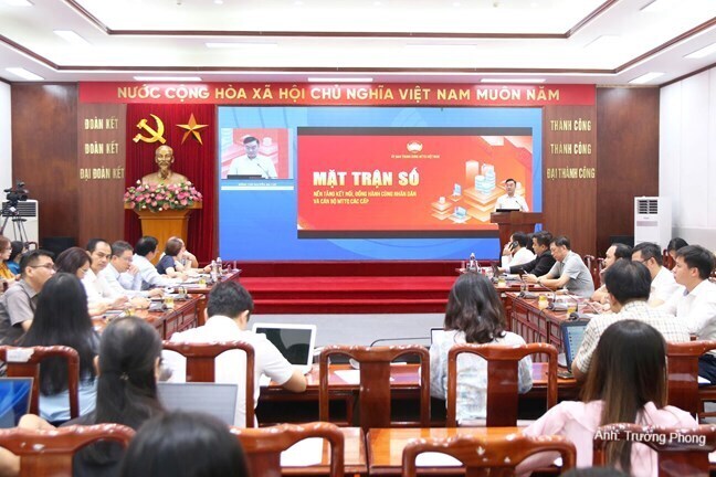 Hội nghị trực tuyến toàn quốc triển khai thí điểm nền tảng “Mặt trận số” và tập huấn “Ứng dụng AI trong công tác Mặt trận Tổ quốc các cấp”.