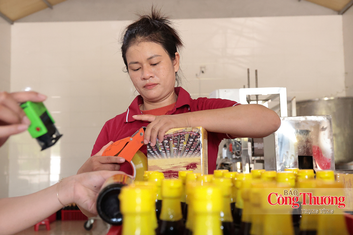 Các sản phẩm chú trọng khâu bao bì, nhãn mác nhằm tạo ấn tượng tốt nhất với khách tham quan mua sắm.