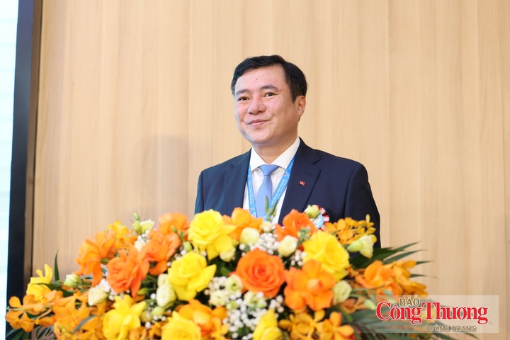 Thứ trưởng Bộ Công Thương Nguyễn Sinh Nhật Tân.