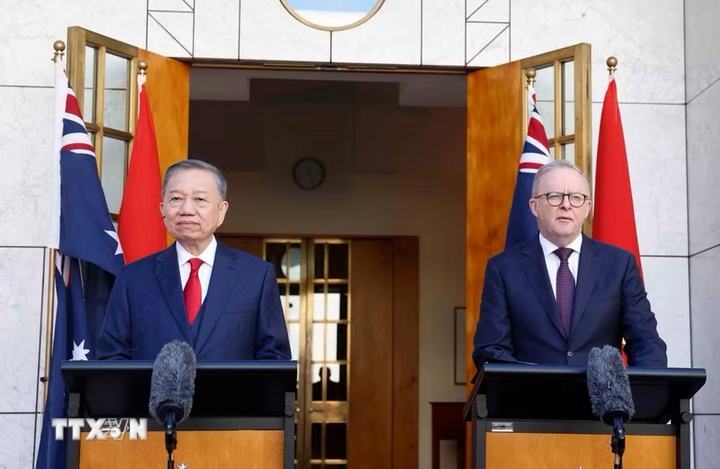 Tổng Bí thư, Chủ tịch nước Tô Lâm và Thủ tướng Australia Anthony Albanese gặp gỡ báo chí. (Ảnh: Thống Nhất/TTXVN)