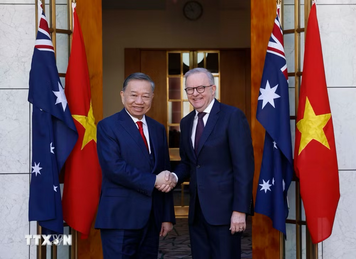 Tổng Bí thư, Chủ tịch nước Tô Lâm gặp hẹp Thủ tướng Australia Anthony Albanese. Ảnh: Thống Nhất/TTXVN