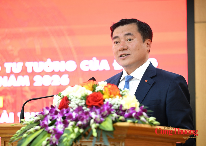 Thứ trưởng Bộ Công Thương Nguyễn Sinh Nhật Tân phát biểu tại lễ phát động Cuộc thi chính luận Bảo vệ nền tảng của Đảng trong ngành Công Thương năm 2026.