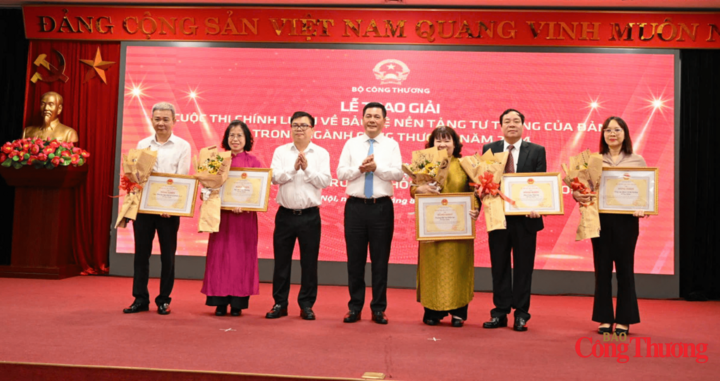 5 tập thể có thành tích xuất sắc trong công tác tổ chức, tham gia Cuộc thi chính luận về bảo vệ nền tảng tư tưởng của Đảng trong ngành Công Thương năm 2024 được trao tặng Bằng khen.