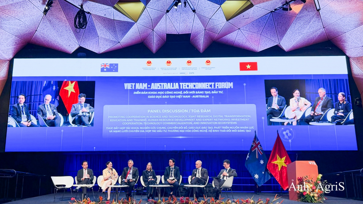 Bà Đặng Huỳnh Ức My, Chủ tịch HĐQT AgriS, chia sẻ tại phiên thảo luận trong khuôn khổ Vietnam - Australia Tech Connect Forum 2026, thúc đẩy tăng cường kết nối giữa Chính phủ - Viện nghiên cứu, Trường đại học - Doanh nghiệp