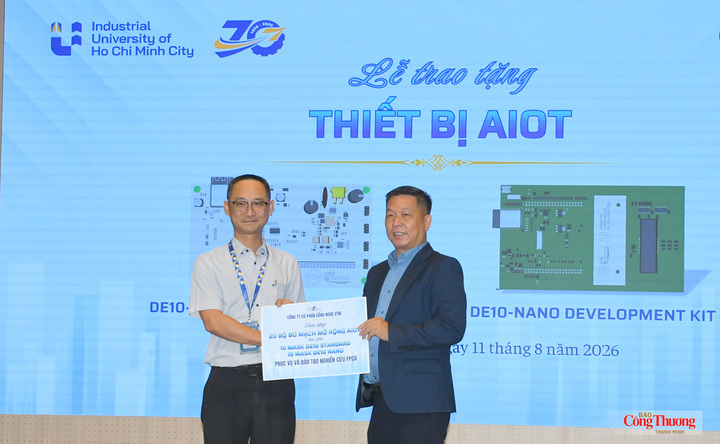 CTW Technology trao tặng thiết bị AIoT cho Khoa Công nghệ Điện tử (IUH).