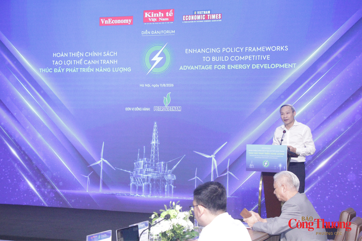 Ông Phan Đức Hiếu chia sẻ về những điểm mới trong dự thảo Luật Dầu khí tại diễn đàn.