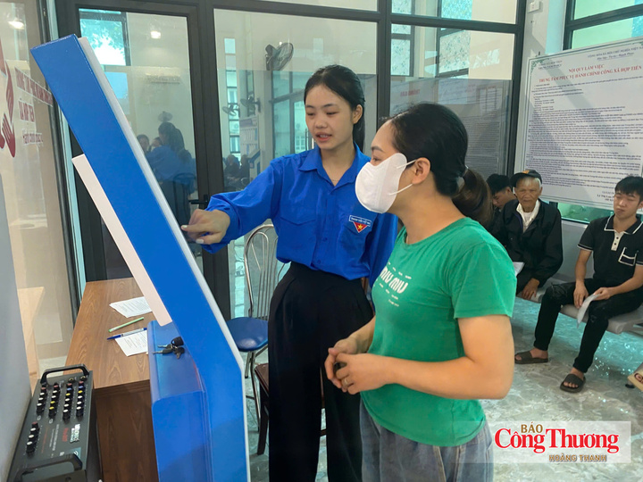 Em Công Quyền đã sắp xếp hơn 240 sinh viên tình nguyện thành lập “Tổ công nghệ số cộng đồng”.