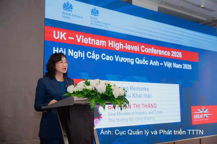 Thứ trưởng Bộ Công Thương Phan Thị Thắng phát biểu tại hội nghị.