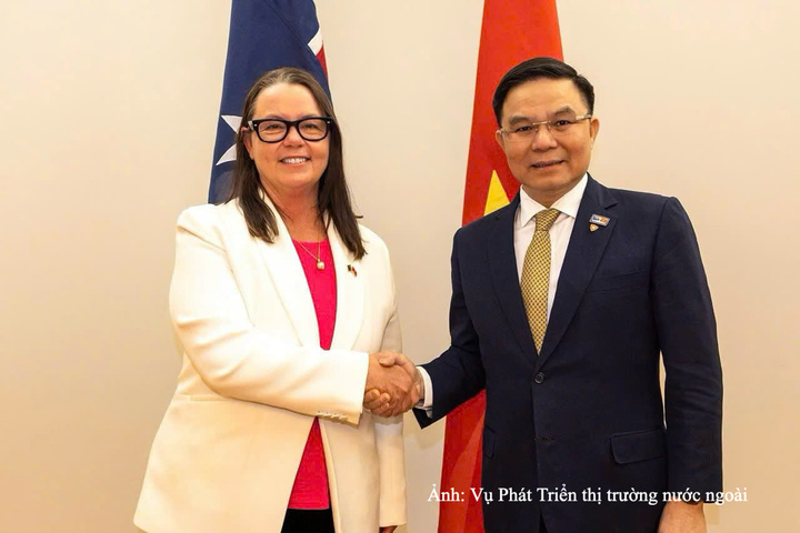Bộ trưởng Bộ Công Thương Lê Mạnh Hùng và Bộ trưởng phụ trách Tài nguyên Australia Madeleine King.