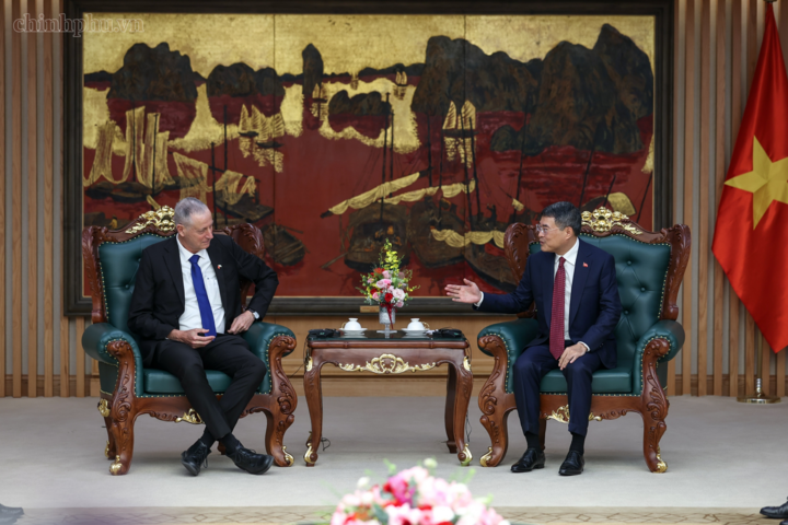 Thủ tướng Chính phủ Lê Minh Hưng mong muốn trong thời gian tới, dù trên bất kỳ cương vị nào, Đại sứ sẽ tiếp tục ủng hộ, đóng góp vào việc củng cố quan hệ hữu nghị và hợp tác nhiều mặt giữa Việt Nam và Israel - Ảnh: chinhphu.vn/Nhật Bắc