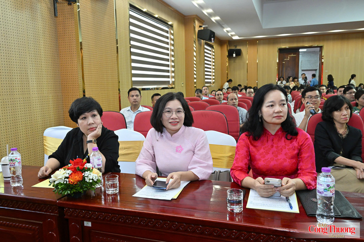 Lãnh đạo các đơn vị thuộc Bộ Công Thương tham dự lễ trao giải.