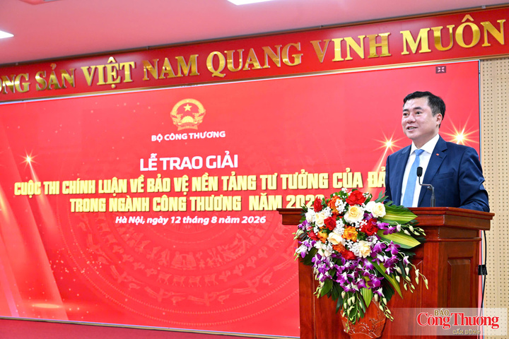 Thứ trưởng Bộ Công Thương Nguyễn Sinh Nhật Tân, Phó Trưởng Ban Chỉ đạo, Trưởng Ban Tổ chức Cuộc thi phát biểu khai mạc sự kiện.