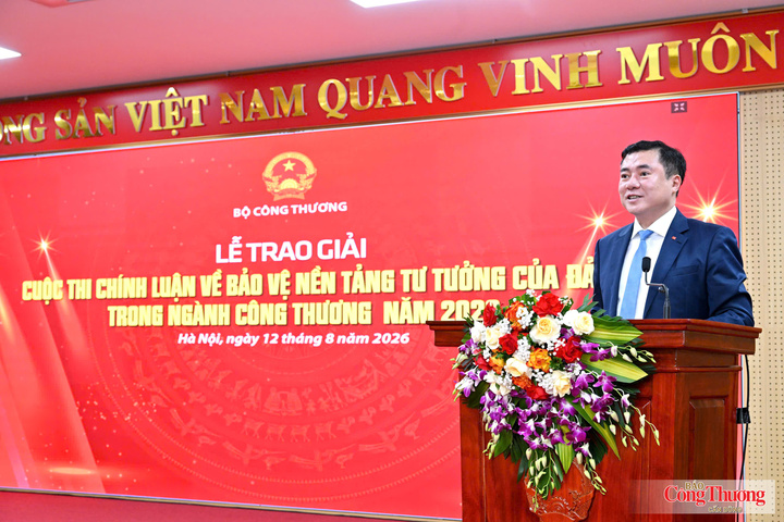 Đồng chí Nguyễn Sinh Nhật Tân, Ủy viên Ban Thường vụ, Phó Bí thư thường trực Đảng ủy, Thứ trưởng Bộ Công Thương, Trưởng Ban Tổ chức cuộc thi phát biểu khai mạc lễ trao giải.