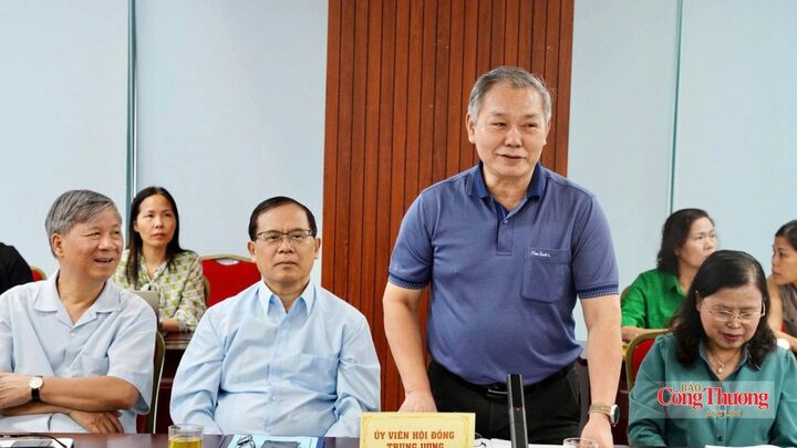 Các đại biểu tham gia góp ý tại hội nghị.