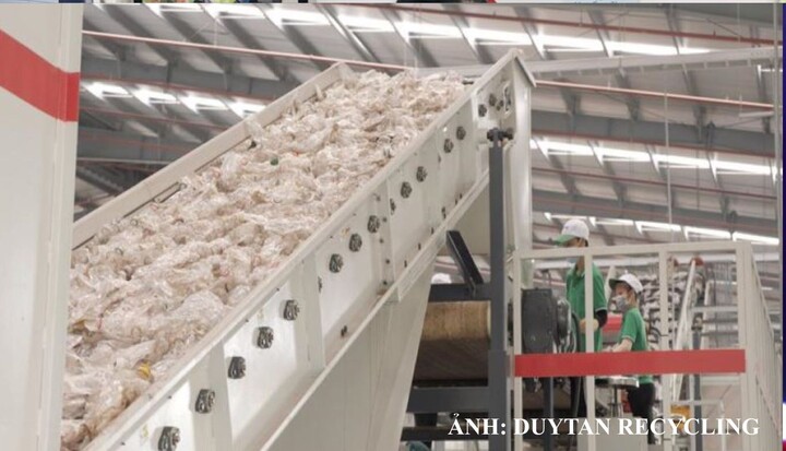 Dây chuyền tái chế nhựa của Duy Tân Recyling.