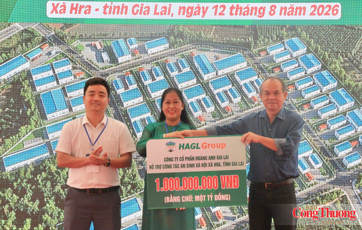 Tập đoàn Hoàng Anh Gia Lai trao 1 tỷ đồng hỗ trợ an sinh xã hội cho xã Hra.