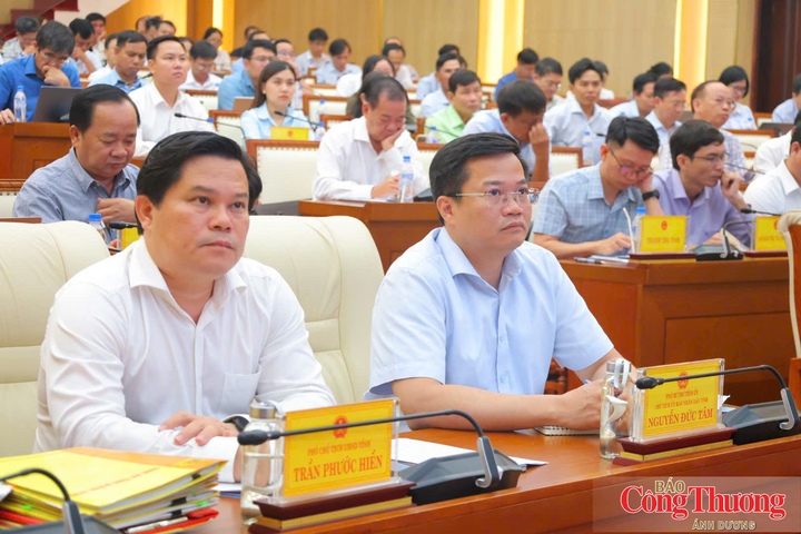 Tỉnh Quảng Ngãi cũng nghiên cứu thiết lập đường dây nóng hoặc kênh tiếp nhận phản ánh của doanh nghiệp, công bố thời hạn xử lý, tăng tính công khai, minh bạch