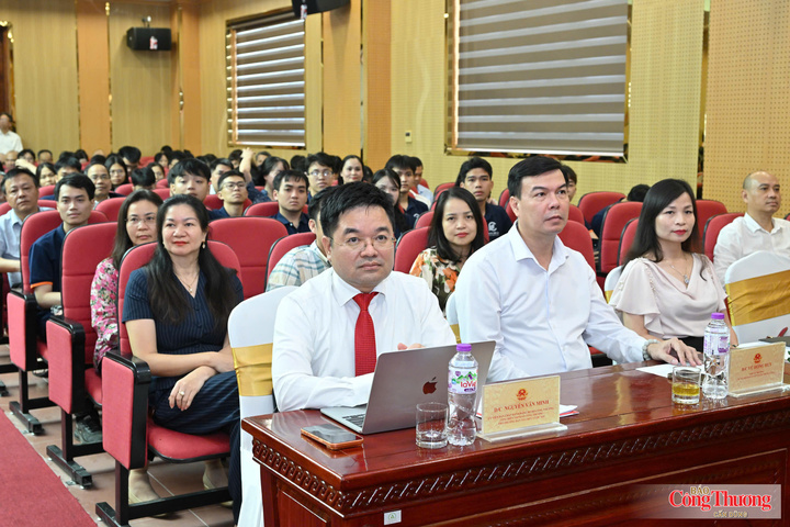 Đại điện các đơn vị thuộc Bộ Công Thương tham dự sự kiện.