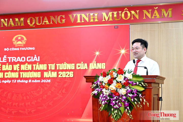 Tổng Biên tập Báo Công Thương Nguyễn Văn Minh, thành viên Hội đồng giám khảo cuộc thi phát biểu tại sự kiện.