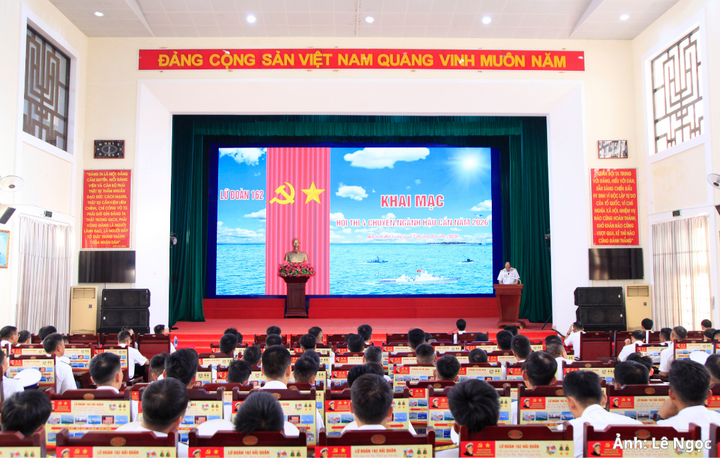 Quang cảnh khai mạc hội thi.