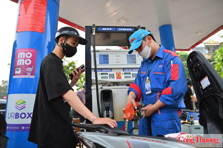 Từ 15h ngày 13/8, giá xăng dầu đồng loạt giảm, dầu mazut tăng