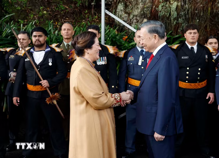 Toàn quyền New Zealand Cindy Kiro đón Tổng Bí thư, Chủ tịch nước Tô Lâm. Ảnh: Thống Nhất/TTXVN