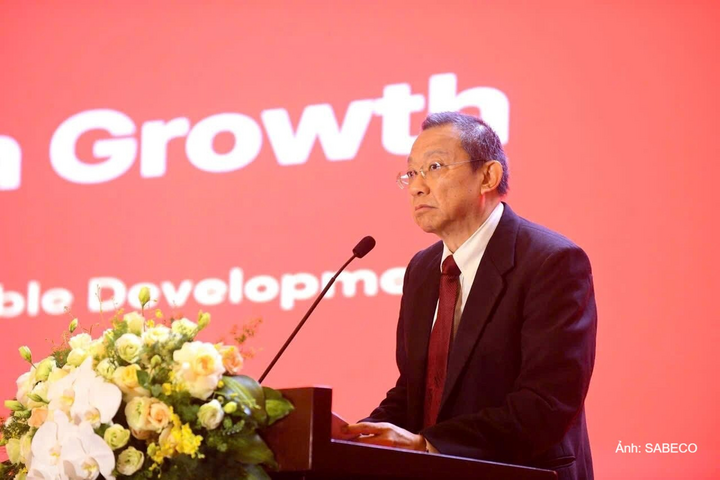 Ông Larry Lee - Phó Tổng Giám đốc phụ trách Tài sản Chiến lược và Phát triển bền vững của SABECO .