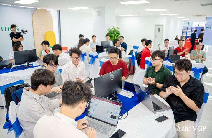 Nhân lực trí tuệ nhân tạo không còn được hiểu hẹp là đội ngũ lập trình viên, kỹ sư hay chuyên gia nghiên cứu, mà bao gồm cả lực lượng đông đảo trực tiếp sử dụng công nghệ trong từng ngành nghề. Ảnh: VGP