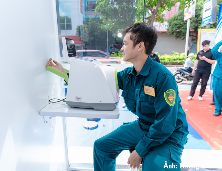 Hệ sinh thái tiện ích phục vụ người dân, từ hỗ trợ làm thủ tục hành chính công, tiện ích dân sinh đến chăm sóc sức khoẻ thông minh.