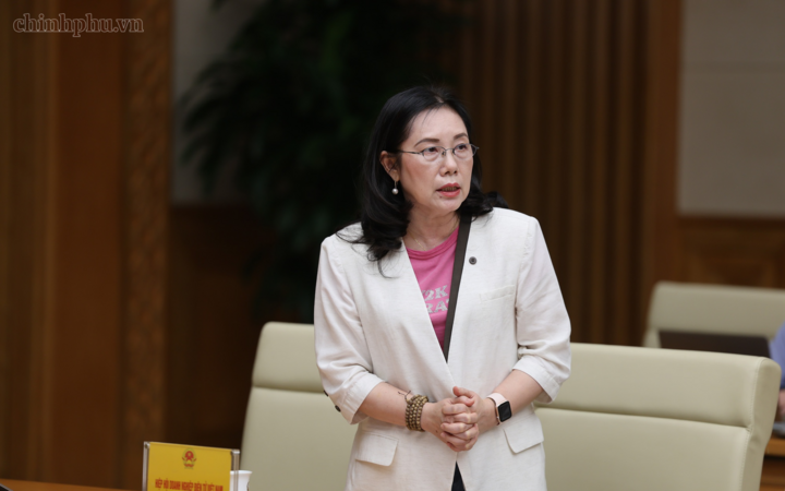 Bà Đỗ Thị Thúy Hương, Phó Chủ tịch Hiệp hội Doanh nghiệp Điện tử Việt Nam, đề nghị đẩy mạnh phát triển công nghiệp hỗ trợ, hỗ trợ doanh nghiệp đổi mới công nghệ, tự động hóa và ứng dụng trí tuệ nhân tạo AI - Ảnh: chinhphu.vn/Phương Nguyên