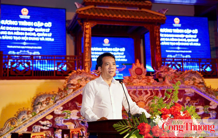 Phó Chủ tịch UBND thành phố Huế Trần Hữu Thuỳ Giang phát biểu tại buổi gặp mặt