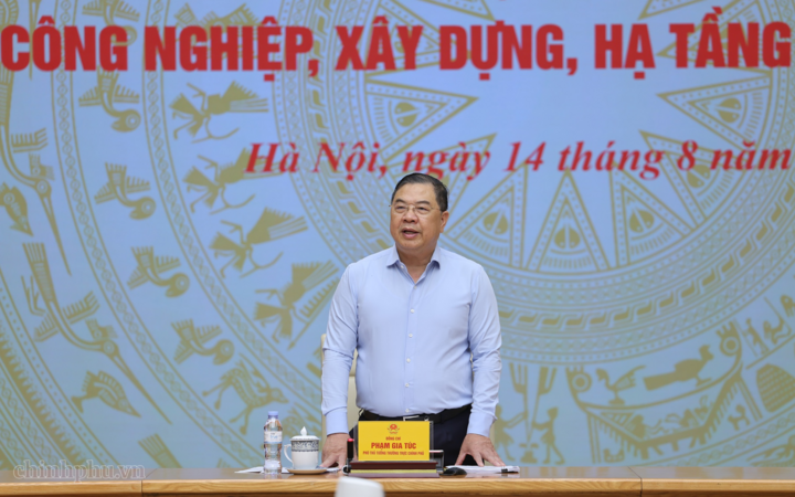 Phó Thủ tướng Thường trực nhấn mạnh, hỗ trợ doanh nghiệp không chỉ là ban hành thể chế, chính sách về quy hoạch, công nghiệp, xây dựng, hạ tầng mà còn phải bảo đảm thực thi thống nhất, xử lý đến cùng từng khó khăn, vướng mắc - Ảnh: chinhphu.vn/Phương Nguyên