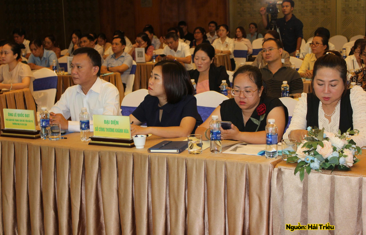 Các đại biểu tham dự hội nghị.