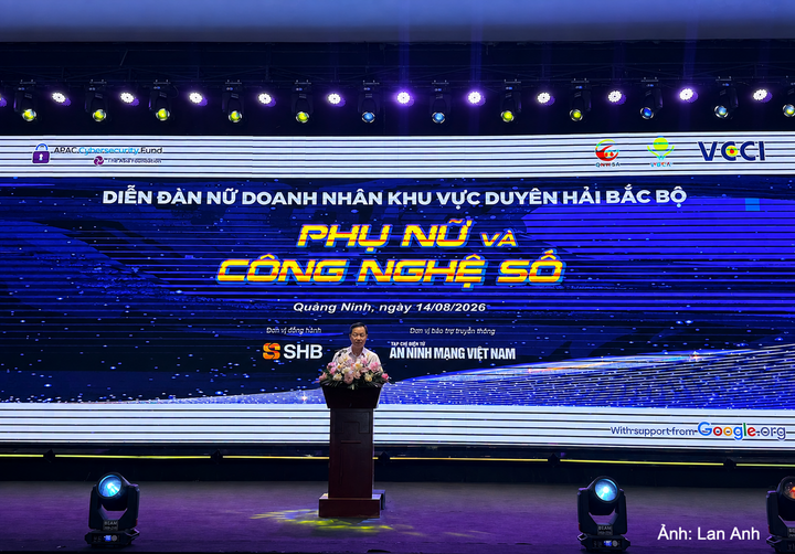 Ông Lê Văn Ánh, Phó Chủ tịch UBND tỉnh Quảng Ninh phát biểu tại diễn đàn.