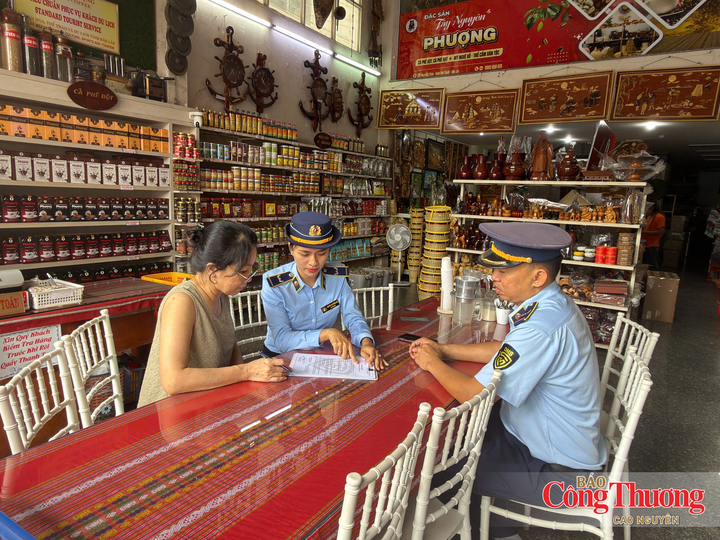 Các doanh nghiệp lý cam kết chấp hành pháp luật, nâng cao ý thức văn minh thương mại để phục vụ tốt nhất cho nhân dân và du khách.