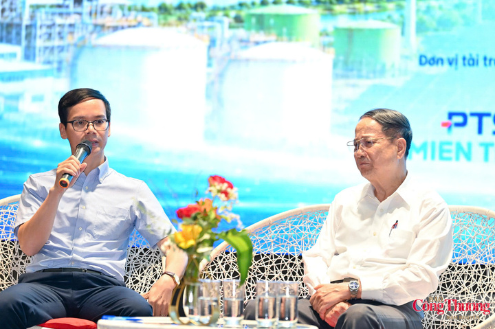 Ông Nguyễn Thế Văn, đại diện NSMO (bên trái) cho rằng cần có sự phối hợp chặt chẽ giữa điều độ khí và điều độ điện để bảo đảm tính sẵn sàng và ổn định cung cấp điện