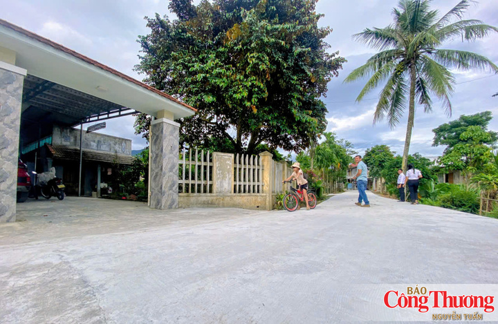 Con đường mới làm ở thôn 3 khang trang, thuận lợi cho người dân đi lại và giao thương