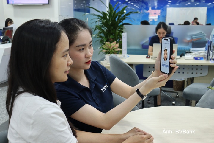 Xác thực sinh trắc học là lớp bảo vệ quan trọng trong giao dịch ngân hàng.