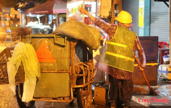 Thu gom rác từ khu vực đô thị về bãi xử lý là bài toán nan giải.