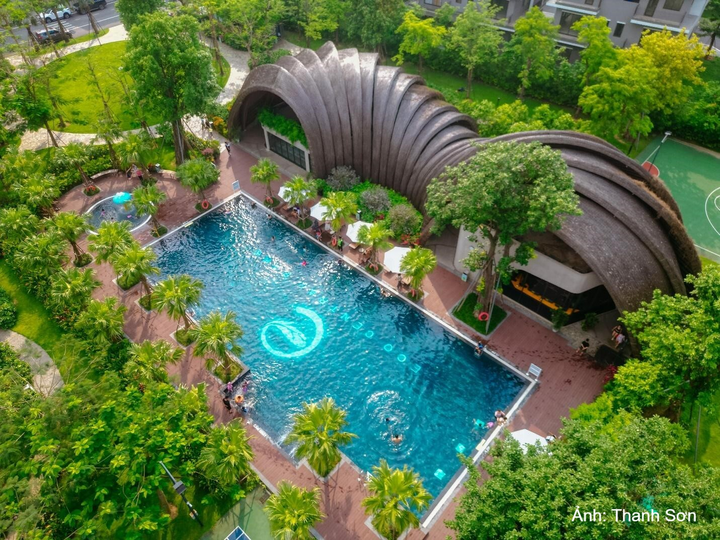 Một Clubhouse hiện đại nằm giữa không gian xanh của Eco Central Park.