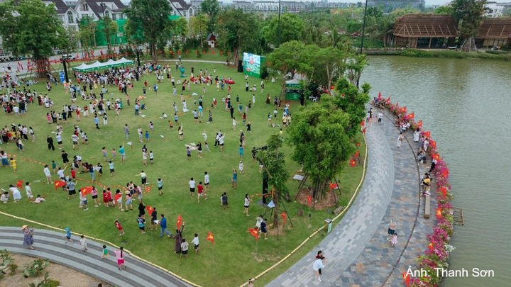 Công viên Hồ Thiên Nga rộng 10 ha trở thành lựa chọn vui chơi, thư giãn của cư dân, du khách.