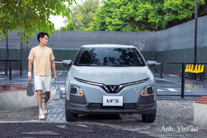 Lợi thế kinh tế của VF 5 không dừng ở những hóa đơn bảo dưỡng mà còn bởi thời gian bảo hành “khủng” hiếm thấy, lên tới 7 năm hoặc 160.000 km