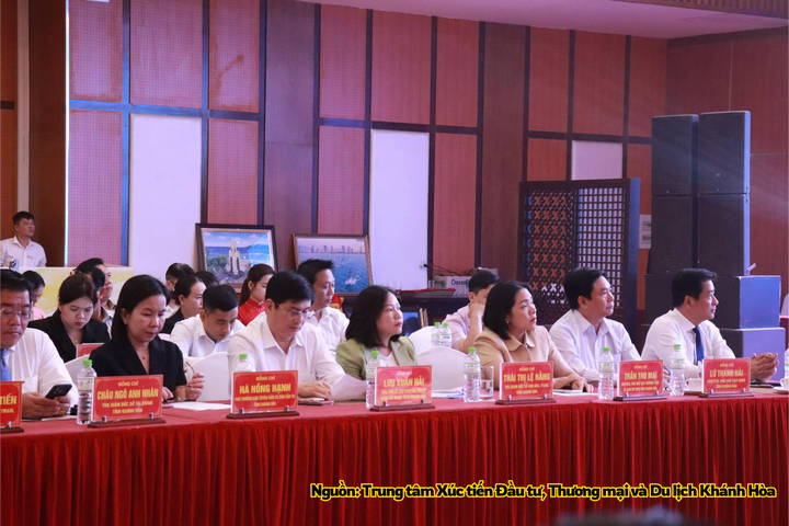 Các đại biểu tham dự hội nghị.