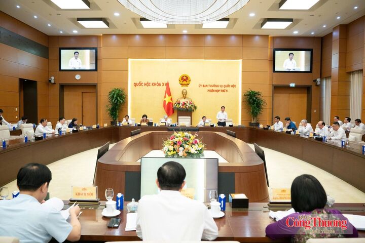 Dưới sự điều hành của Phó Chủ tịch Quốc hội Nguyễn Hồng Diên, Ủy ban Thường vụ Quốc hội cho ý kiến về việc giải trình, tiếp thu, chỉnh lý dự thảo Luật Dầu khí (sửa đổi).