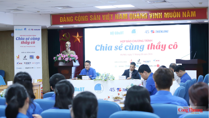 Toàn cảnh họp báo.