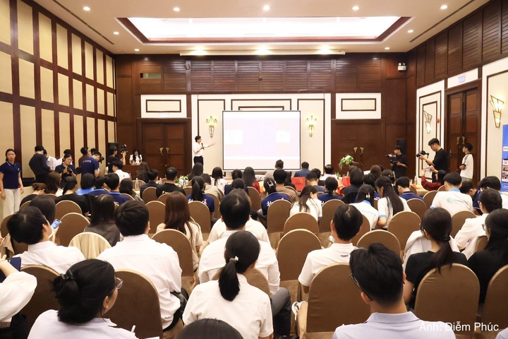 Lần đầu tiên cuộc thi được tổ chức theo hai bảng thi độc lập: bảng doanh nghiệp và bảng sinh viên.