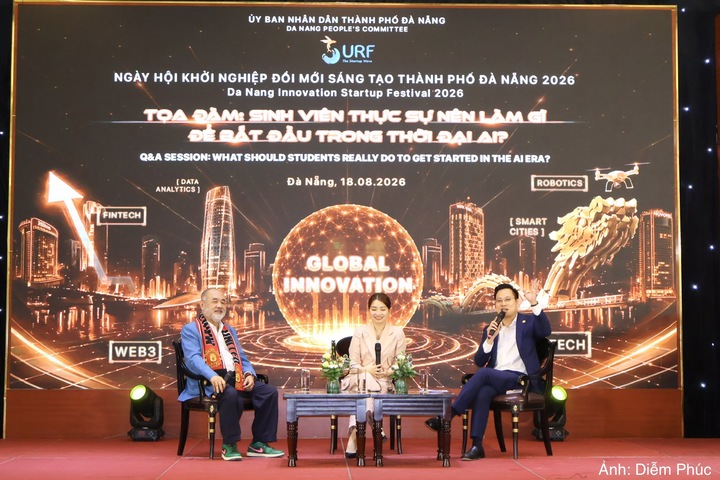 Các diễn giả chia sẻ về AI, khởi nghiệp và những kỹ năng cần thiết cho thế hệ trẻ trong thời đại số.
