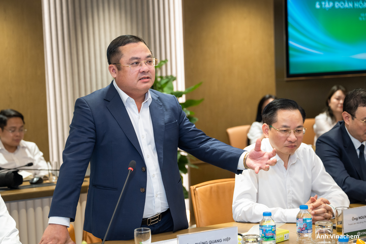 Chủ tịch Vinachem Phùng Quang Hiệp phát biểu tại lễ ký kết.