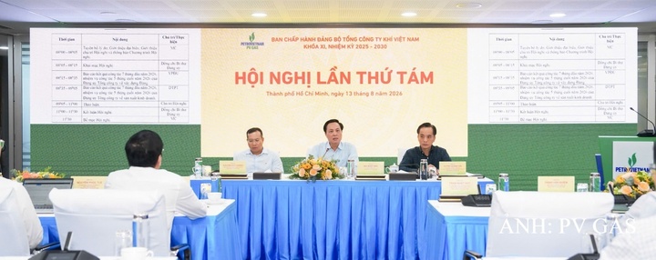 Đoàn Chủ tịch chủ trì và điều hành Hội nghị. Ảnh: PV GAS